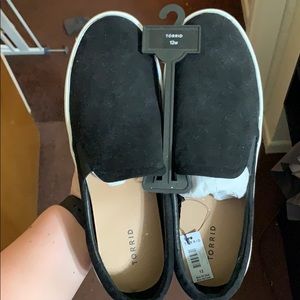 NWT/ torrid slip on shoes//black